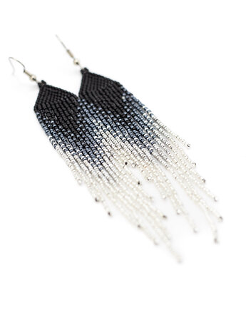Czarno srebrno białe, delikatne kolczyki piórka, Tauriel Design