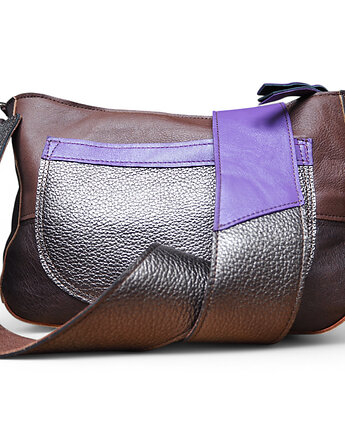 Brązowa torebka średniej wielkości z szerokim paskiem, Łagoda