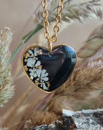 Złoty wisiorek prawdziwe kwiaty zawieszka serce serduszko czarne, zkwiatem
