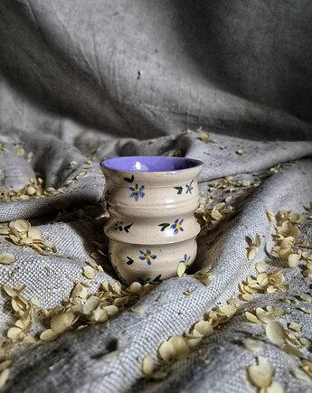 Kubeczek wiosenny, czarka retro w małe kwiaty, kolorowa czarka kwiecista, Fiona Ceramics