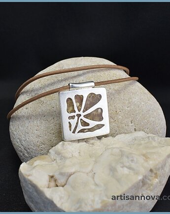 Naszyjnik srebrny z bursztynem bałtyckim, An Artisan Nova