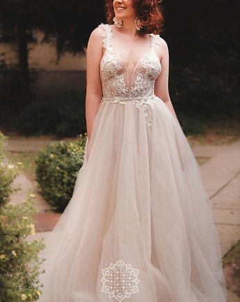 Seksowna suknia ślubna z aplikacjami  // PAULINA, Lucky Dress Atelier