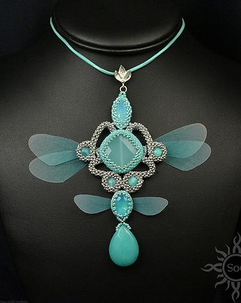 Titania, skrzydlaty wisior z kryształami, beading, Sol