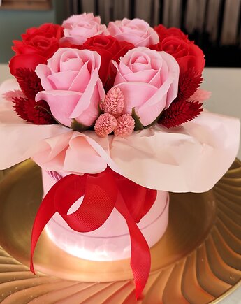 Flowerbox mydlany na prezent dla mamy żony na rocznicę, miaukramy