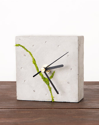 Kwadratowy betonowy zegar stołowy z chrobotkiem reniferowym - jasny, OSOBY - Prezent dla Kobiety
