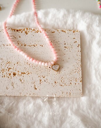 Różowy naszyjnik z zawieszką, Maybe Jwlr