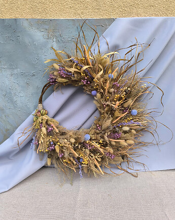 Asymetryczny wianek naturalny z miskanta i suszonych kwiatów, Rondo Kwiatowe