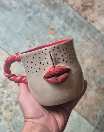 Kubek usta, kubek twarz, rzeźba kubek, kubek kobieta, czarka duża, Fiona Ceramics