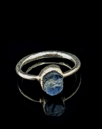 Pierścionek surowy szafirek, Pracownia Neores