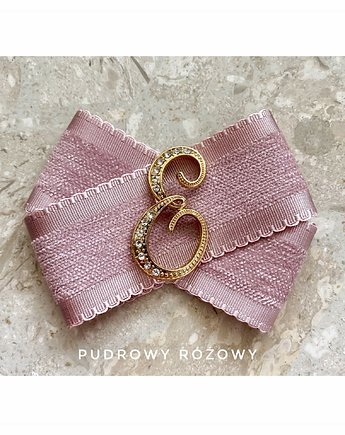 Aksamitna Brosza Personalizowana ze złotą Literką E, Pudrowy Różowy