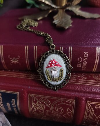 Haftowana zawieszka z muchomorem, Czarownicze Hafty