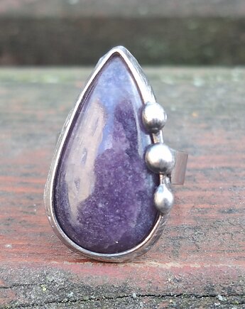 Lepidolit - pierścionek regulowany, po drugiej stronie lustra