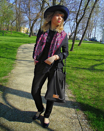 Worek z łańcuchem i ćwiekami, modeMania