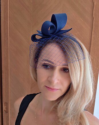 Fascynator  niebieski elegancki z woalką, Made by Joan