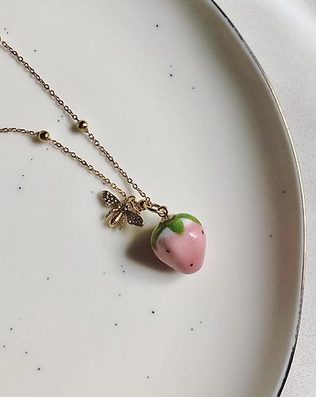 Łańcuszek z ceramiczną truskawką i pszczołą, MaLa Jewellery