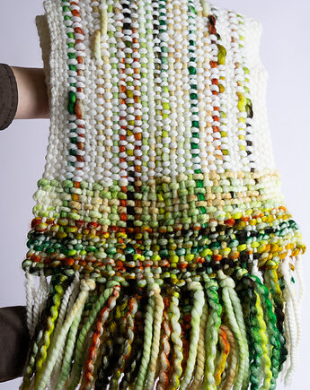 Ręcznie tkany szalik artystyczny w odcieniach zieleni i bieli, Natela Weawes