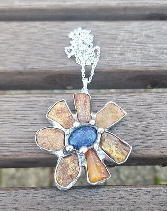 Zimowy kwiat - wisiorek, po drugiej stronie lustra