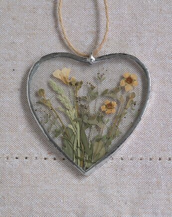 Serce witrażowe z suszonymi kwiatami poziomek 7,5 cm, BeArt Handmade