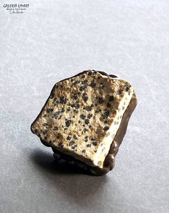 Niezwykły pierścień z wielkim surowym jaspisem dalmatyńskim PREZENT lux, Galeria Limart