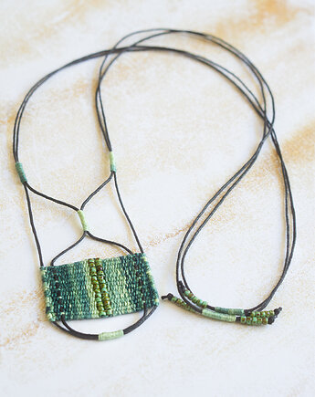 Ręcznie tkany naszyjnik w odcieniach zieleni, Natela Weaves