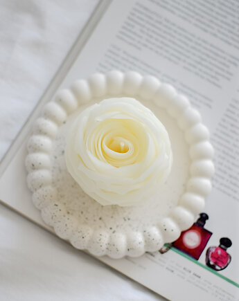 Świeca róża z wosku pszczelego, biała, PAM design
