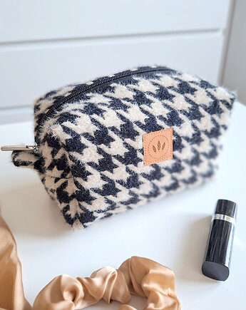 Puchata kosmetyczka kuferek Pepitka Beżowo-Czarna, sabi tatka