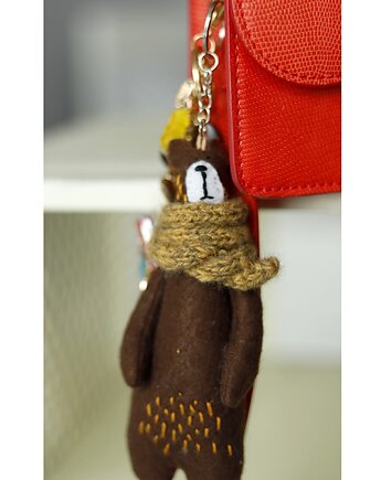 Brelok miś z haftem i szalikiem, Kruszek