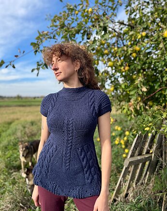 Ręcznie dziergany granatowy sweter bez rękawów z wełny merino i bawełny, Strojownia