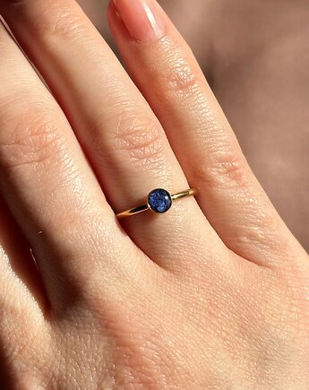 Regulowany pierścionek z kwiatami, Colie