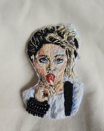 Broszka ręcznie wyszywana Madonna, Katarzyna Małecka pmd