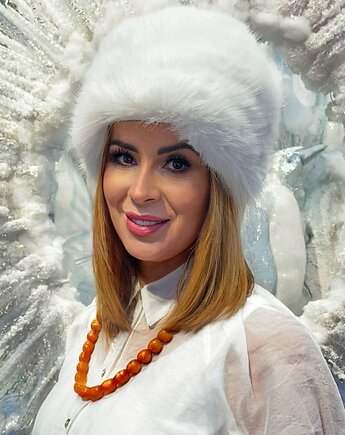 La Vitta Fredda, biała futrzana czapka toczek, LaVitta