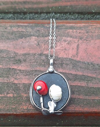 Perła i koral - wisiorek, po drugiej stronie lustra