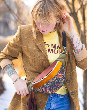 Elegancka brązowa nerka damska z frędzlami MOTYLEM JESTEM