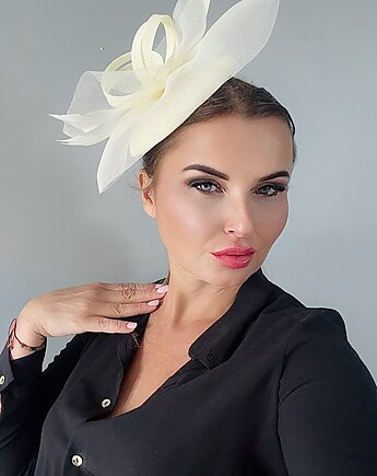 Monika Saxton luxurious millinery projektant