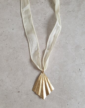 Wisior ORIGAMI duży wachlarz, kremowa szeroka jedwabna wstążka, modesign