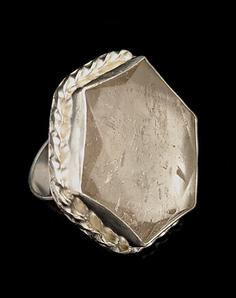 Pierścionek kryształowy heksagon, Pracownia Neores