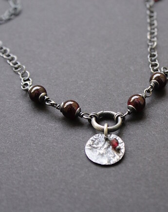 Naszyjnik z Granatami, fado