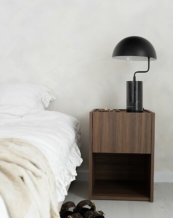 Szafka nocna SOREN  Mały stolik nocny z szufladą i wnęką na książki, Papierówka Simple form of furniture