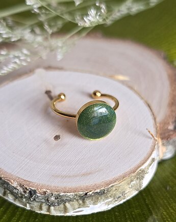 Pierścionek z zielonym oczkiem dużym złoty, zkwiatem