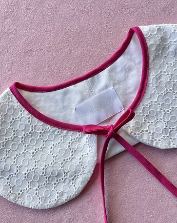 Kołnierzyk Sara, Prześwity