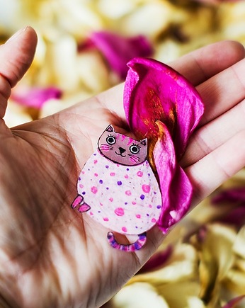 Broszka  z kotką Pinki, Pintura