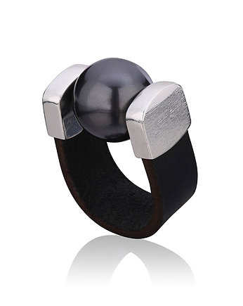 Black Pearl Ring in Silver, Joccos Design