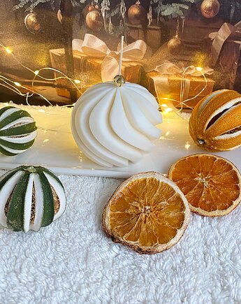 Świeca ekologiczna sojowa dekoracyjna "Christmas Bauble " 83x70mm, Coccola JEWELLERY