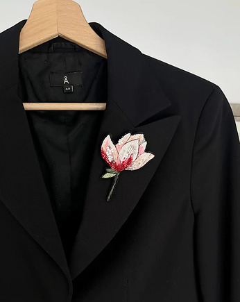 Broszka KWIAT 15 ręcznie haftowana przypinka z koralikami magnolia, HAART