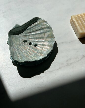Ceramiczna Mydelniczka Handmade Muszelka Muszla z Odpływem Błękitna, Maison Fragile