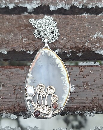 Grzybki - wisiorek, po drugiej stronie lustra