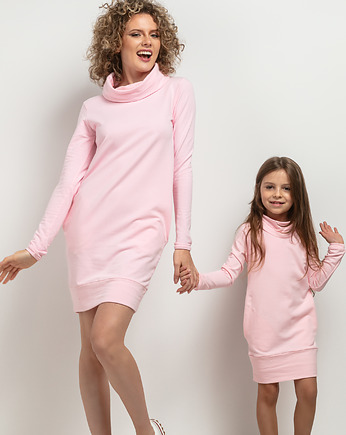 Komplet sukienek z kominem i kieszeniami dla mamy i córki, model 37, różowy, mala bajka