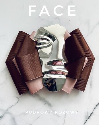 Brosza z Kolekcji FACE ze stylową metalową twarzą New, Pudrowy Różowy