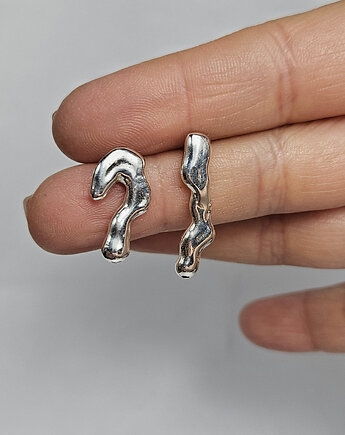 Asymetryczne organiczne kolczyki srebrne  SMUGI, KOBELA