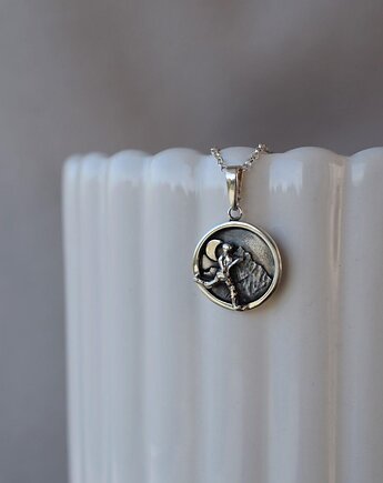 Srebrny naszyjnik z biegaczem, Dziki Królik